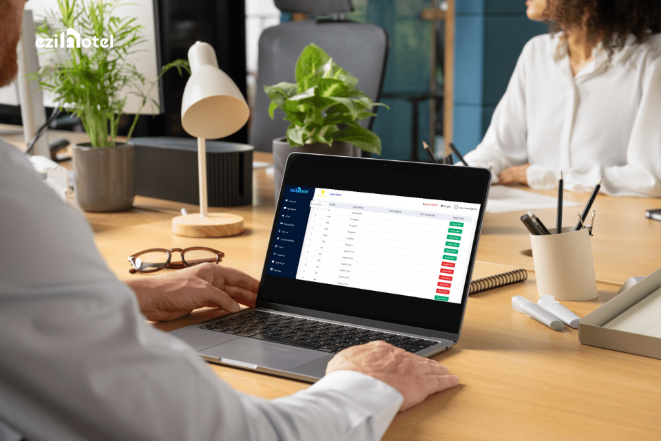 Việc sử dụng các công cụ công nghệ như phần mềm quản lý giúp hỗ trợ khách sạn quản lý doanh thu khách sạn hiệu quả.
