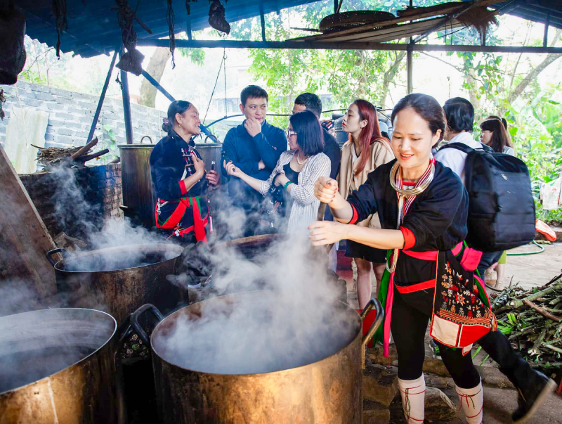 Nhiều người chọn vừa du lịch, vừa trải nghiệm 