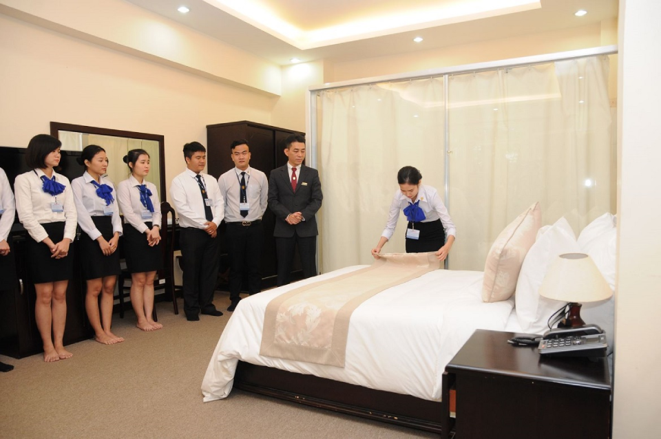 quy-trinh-chuyen-ca-nhan-vien-trong-khach-san-ma-ban-nen-biet-2 Khách sạn có thể áp dụng nhiều cách thực hiện chuyển ca giữa các nhân viên trong bộ phận