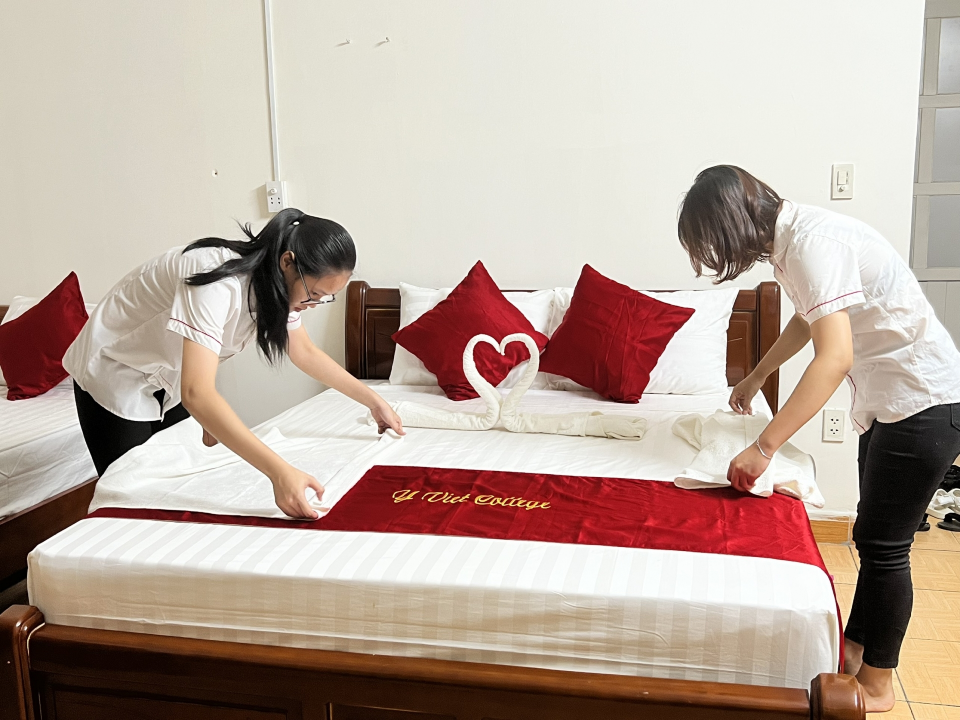 quy-trinh-chuyen-ca-nhan-vien-trong-khach-san-ma-ban-nen-biet-3 Mỗi một bộ phận có yêu cầu riêng trong quy trình chuẩn ca nhân viên